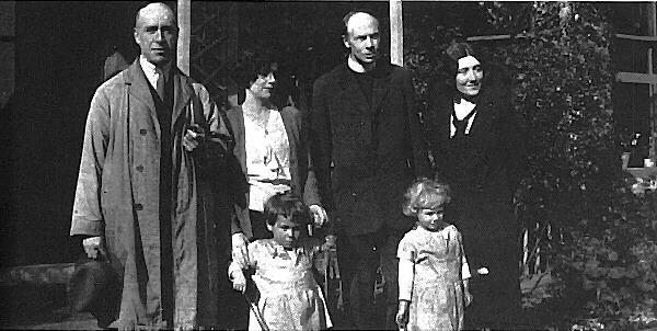 Price and Mollie Goldney with Lionel and Marianne Foyster and Adelaide.
