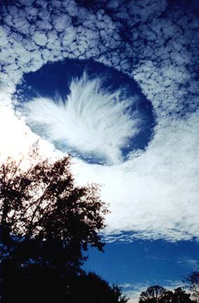 Cloud hole over Mobile, Alabama, 2004, shown for comparison. Not the event.